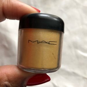 MAC Pigment Golden Yellow